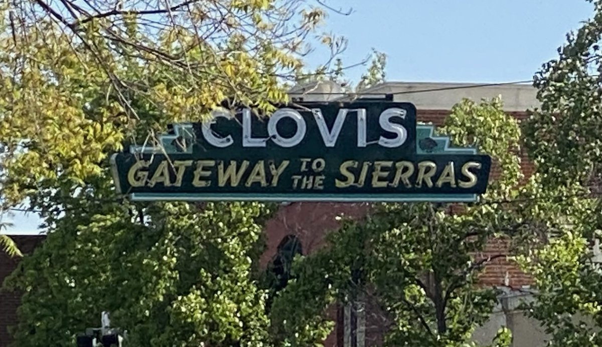 bluecourage's tweet image. Today in Clovis, CA - Jen Hart delivered a session on Leading Across Generations and Lena Pace delivered a session on Heart Focused Leadership for the US Forest Service’s ALERT Conference! #bluecourage #usforestservice #generations #heartfocusedleader #leadershipdevelopment