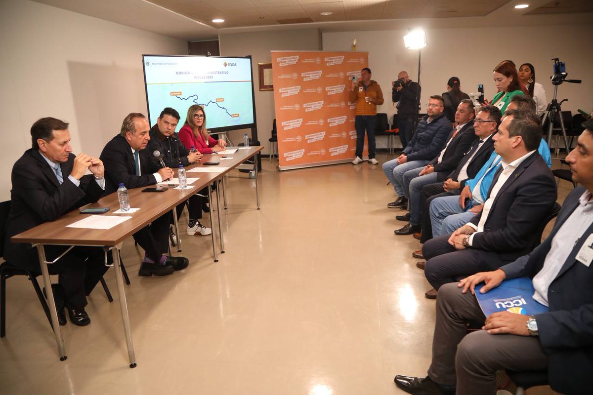 nicolasgarciab's tweet photo. El proyecto de la troncal del Guavio ya está en ejecución y en dos meses debe tener un avance del 40 al 50 %. Los municipios que se benefician son Guatavita, Guasca, Junín, Gachetá y Ubalá. https://t.co/fyUDdGLEEO