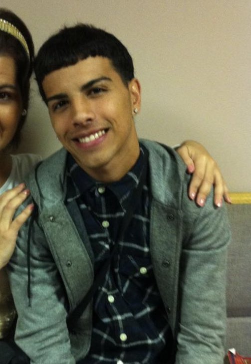 gagaoutai's tweet photo. un gay y una lesbiana https://t.co/Jf6DFuJbS8