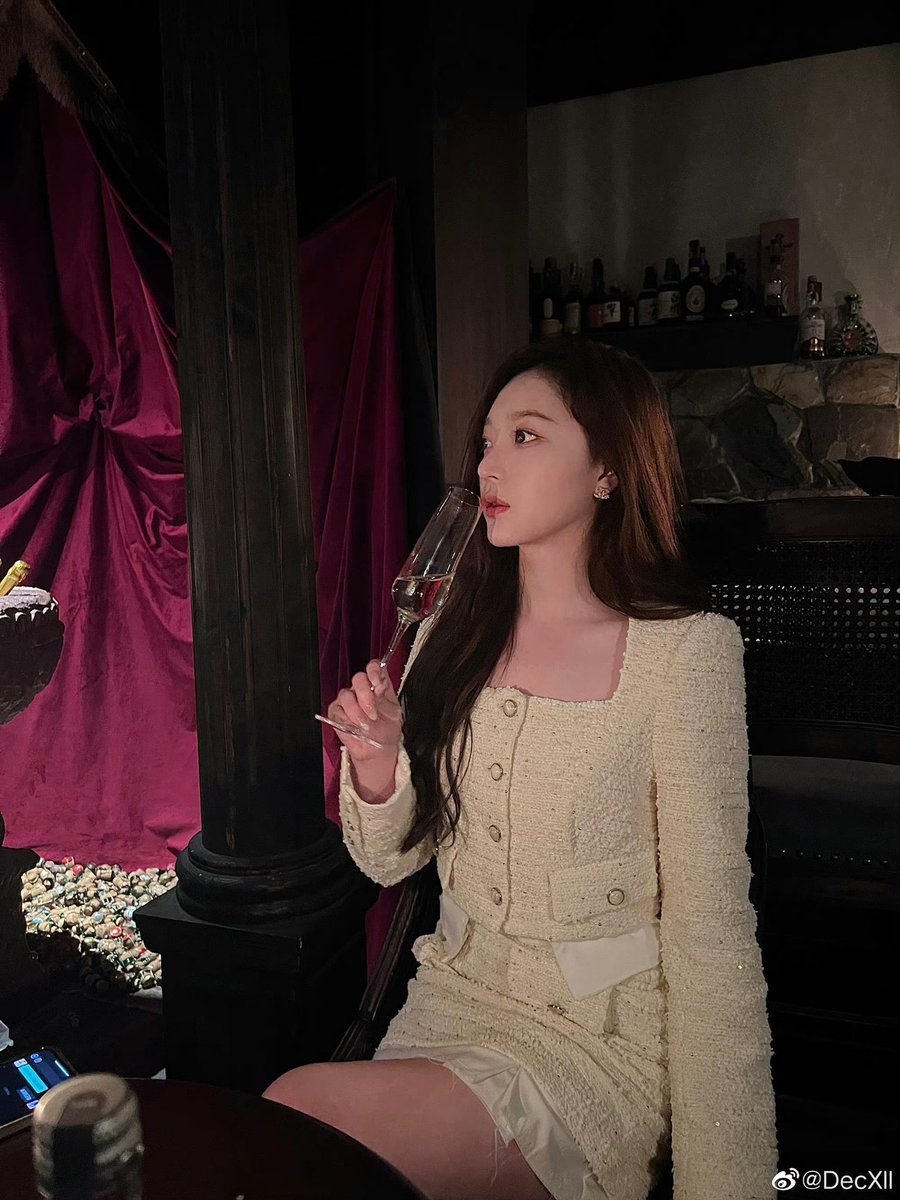 xllarchive's tweet photo. 230331 🌸 Weibo Update 

“being happy every day is being pretty everyday 🥂” 

#GNZ48 #xieleilei #谢蕾蕾 https://t.co/0EoJu8xOwg