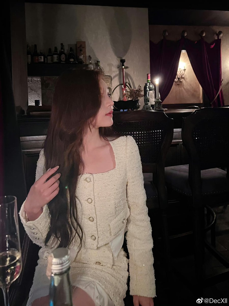 xllarchive's tweet photo. 230331 🌸 Weibo Update 

“being happy every day is being pretty everyday 🥂” 

#GNZ48 #xieleilei #谢蕾蕾 https://t.co/0EoJu8xOwg