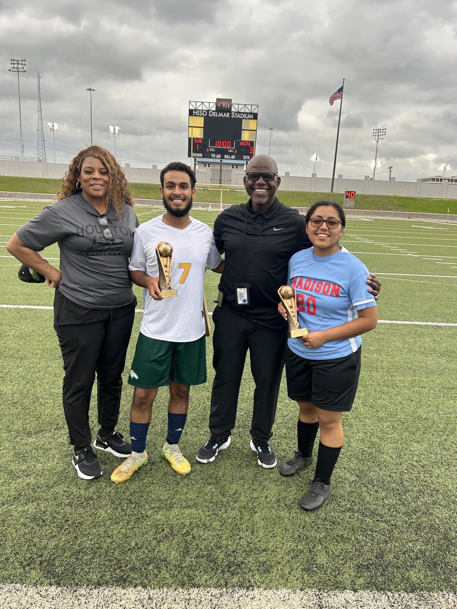 HISDAthletics's tweet photo. We had a blast with halftime shootout. Winners are from Madison and Worthing. Awesome job!!!!! ⁦@MadisonHS_⁩ ⁦@WorthingColts1⁩ https://t.co/ehvCE1V2Nb