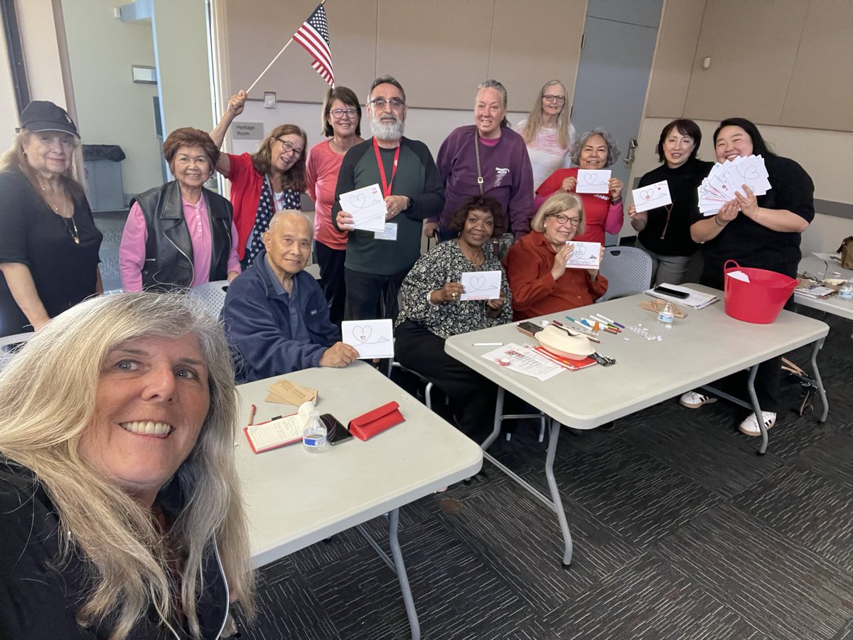 Volunteer superstars right here! Lisa is serving as a caregiver for the upcoming @HFSanDiego and rallied the volunteer team to write 133 cards to share our appreciation for the Veterans on their upcoming Honor Flight. #AARPSalutesVets