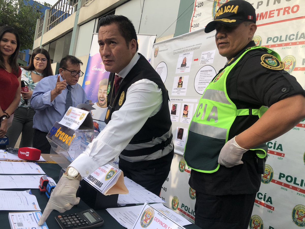 miraflores24h's tweet photo. 🚨El binomio conformado por @PoliciaPeru y @MuniMiraflores al servicio de nuestros vecinos 💪🏽👮‍♂️ Hoy brindamos apoyo para desarticular una banda de estafadores que utilizaba un conocido restaurante así como un local dentro del distrito para cometer sus ilícitos https://t.co/Ndq2KjnjP0
