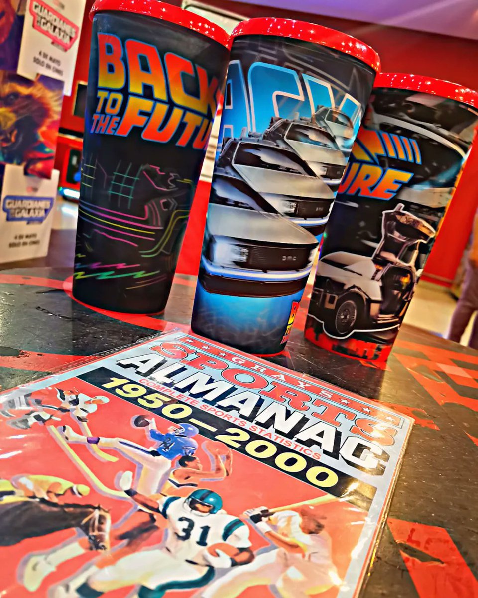 DiiegoACS's tweet photo. ⚡Cinefilos el futuro llego a nosotros con los nuevos vasos edición especial de
#volveralfuturo #delorean que lanzó ala venta @cinemex #cinemex para disfrutar del reestreno de #backthefuture #vasosdecine
#volveralfuturoencinemex pronto les mostraré el #deloreanpalomera https://t.co/GLrVkQhMsZ