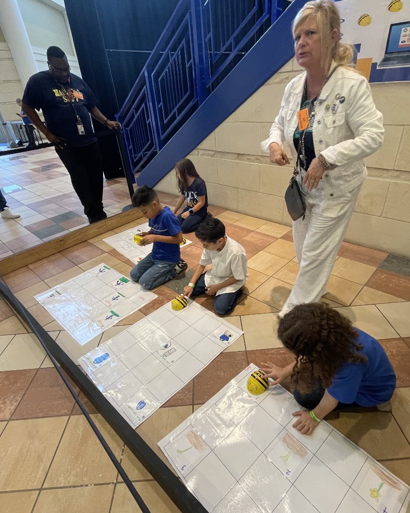 CFISD_Hancock's tweet photo. These second grade Tech Experts did an excellent job with their Bee Bots!! 🐝 🤖 🐝 🤖 #EDTech #CFISDEdTech Thank you for assisting @MrsKovanda and Mr. Chapman! These experts worked hard using their coding skills! @FelderTamera @CarrieAnneEd ⬆️⬇️➡️⬅️⬇️⬆️⬅️➡️⤴️↩️🔄🔄 https://t.co/PJ2cIY3CFo