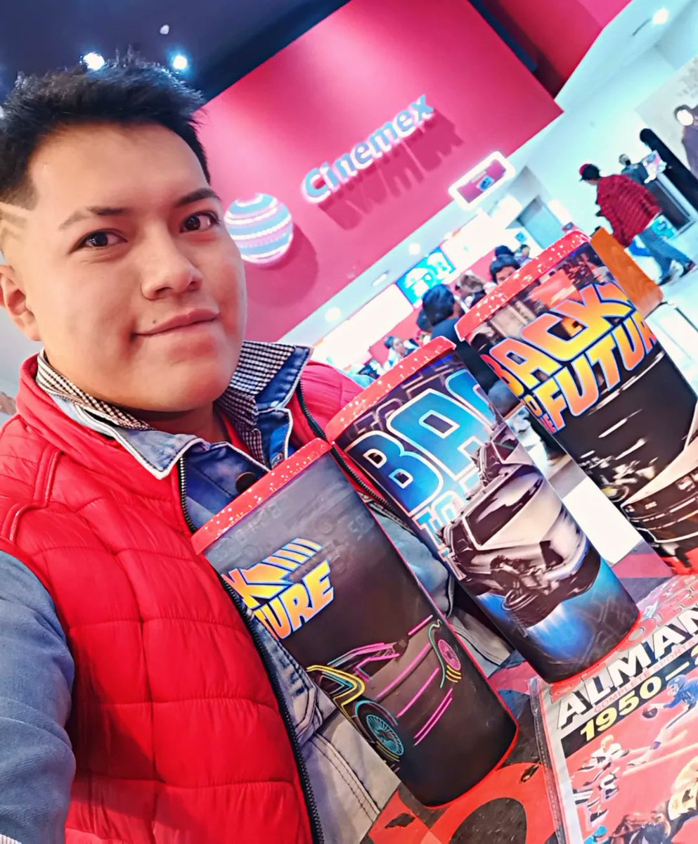 DiiegoACS's tweet photo. ⚡Cinefilos el futuro llego a nosotros con los nuevos vasos edición especial de
#volveralfuturo #delorean que lanzó ala venta @cinemex #cinemex para disfrutar del reestreno de #backthefuture #vasosdecine
#volveralfuturoencinemex pronto les mostraré el #deloreanpalomera https://t.co/GLrVkQhMsZ