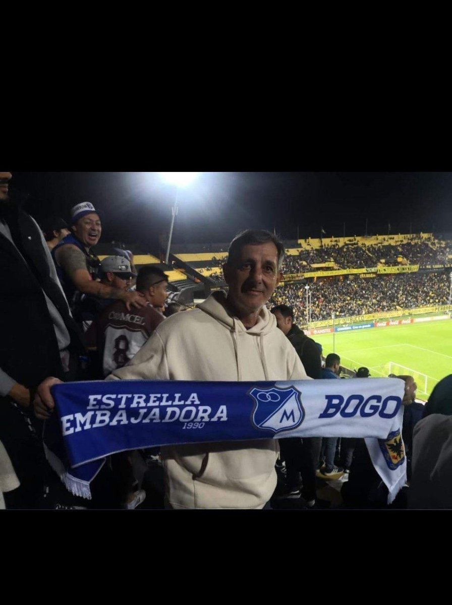 Millos_FC's tweet photo. Otra de las mejores fotos que nos dejó el partido de hoy.

Grande uruguayo, quererte es poco 💙💙💙 @BurguezHector https://t.co/lzhJiLn8rl