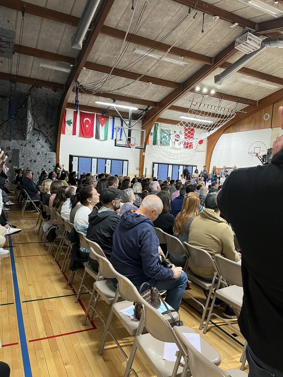 Highlands is filled with beautiful music tonight! Well done 2nd and 5th graders.  Mrs. Marshall, you are something special! Thank you Highlands Home and School for supporting our music program.  💙🐳💙