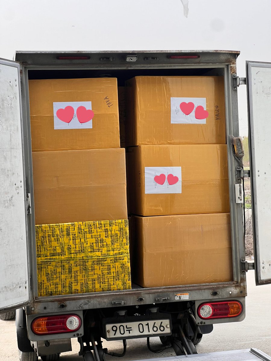 HyeriServices's tweet photo. Pickup last week and this week ๐๐
Total of 80boxes kr to ph customers ๐ขโ๏ธ
Thank you so much everyone! ๐
#hyeriservices #koreanaddressrental #kraddress #koreanaddress #boxconsolidation #boxconsol https://t.co/rK9cJVWOXB