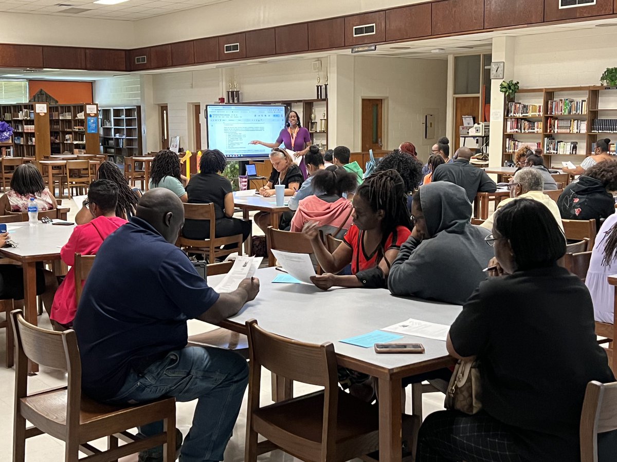 ReidRossCougars's tweet image. Thank you to the @ReidRossCougars’ seniors and  guardians who attended the Class of 2023 Parent Meeting. #stepintosuccess