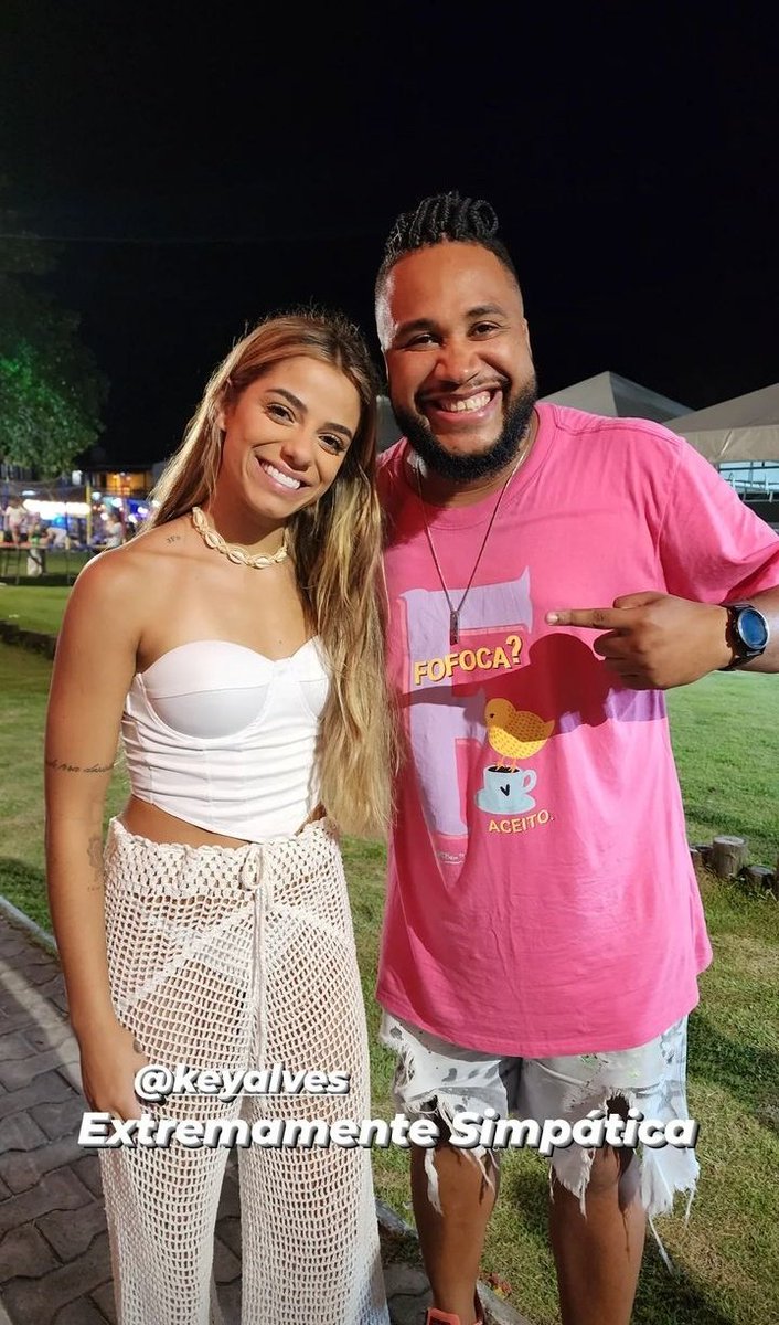 mica_benzin's tweet photo. Eu fico tão feliz quando as pessoas encontram Key e postam esse tipo de legenda 🤏😍😍😍😍😍 https://t.co/nTPPH8DsJg