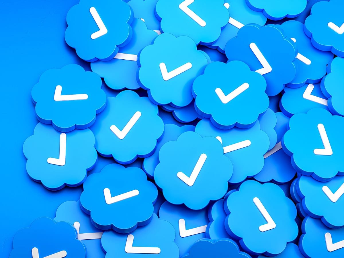 SomvanshiShubh's tweet photo. #Twitter : यहां कल और आज में बस इतना फर्क आया है की #BlueCheckMark गायब हो गया.
नीली चिढ़िया फुर्र...🦋
#Twitter #BlueTick #RIPBlueCheckMark https://t.co/sk0s5roOOV
