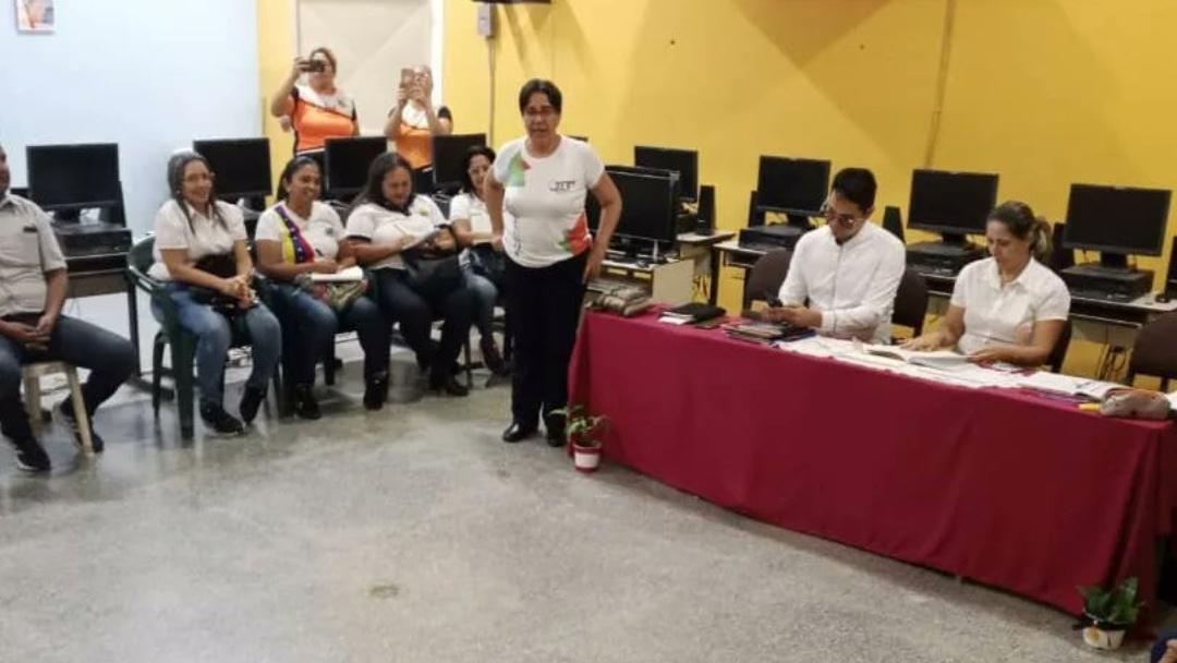 #EsNoticia || Dando continuidad a la conformación de los Centros de Desarrollo de la Calidad Educativa (CDCE), el equipo del CDCE estadal realizó el encuentro con directores, supervisores y enlaces educativos del municipio San Rafael de Carvajal. 
<a href="/_LaAvanzadora/">Yelitze Santaella</a> @MPPEDUCACION