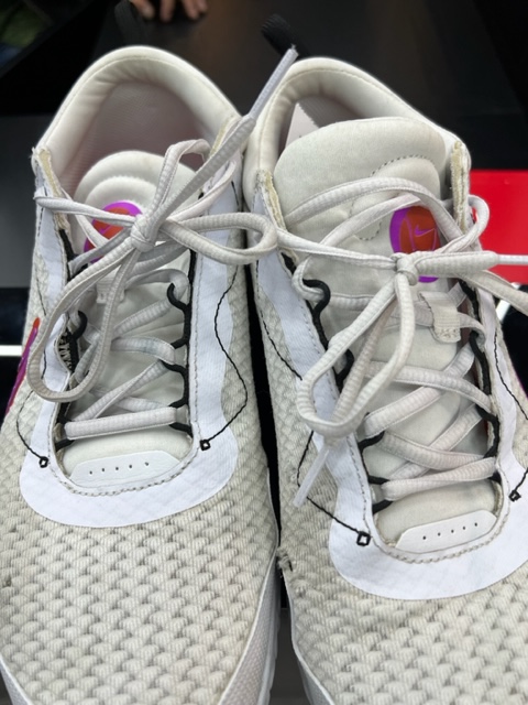 per_78's tweet photo. @Nike tengo 30 días con estos tenis y fui a solicitar un cambio por la calidad del producto y @DeportesMarti dice que no procede por que supuestamente los utilice en cancha de arcilla lo cual es mentira ya que yo juego en canchas duras. #malacalidad #pesimoservicioalcliente https://t.co/4sZfQfxHiW