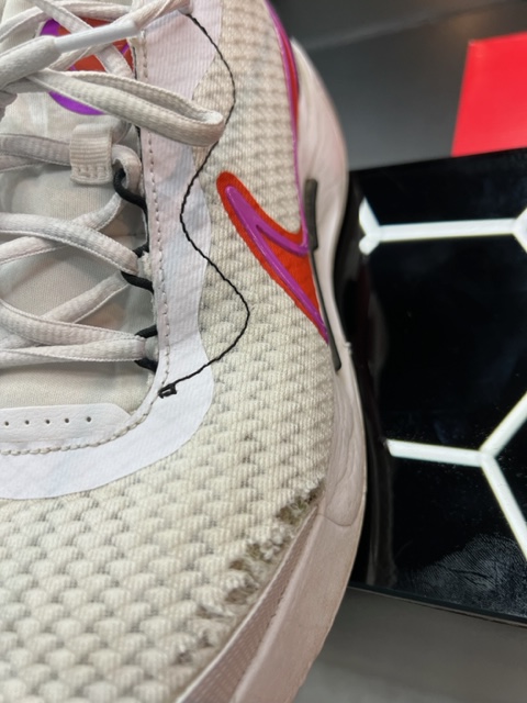 per_78's tweet photo. @Nike tengo 30 días con estos tenis y fui a solicitar un cambio por la calidad del producto y @DeportesMarti dice que no procede por que supuestamente los utilice en cancha de arcilla lo cual es mentira ya que yo juego en canchas duras. #malacalidad #pesimoservicioalcliente https://t.co/4sZfQfxHiW