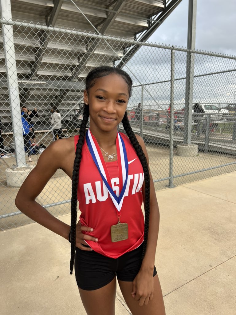 AHSBulldogTrack's tweet photo. 🚨Advancing to Regionals: Cailey Duren placing first with a PR of 55.20 in the 400 at the 20-6A/19-6A Area Meet. #survive2advance #allinforAustin #firstinherheat #shesafreshman 🚨 @SFAHS_Bulldogs @AHSBulldogs @FBISDAthletics https://t.co/EIHy64IDbn