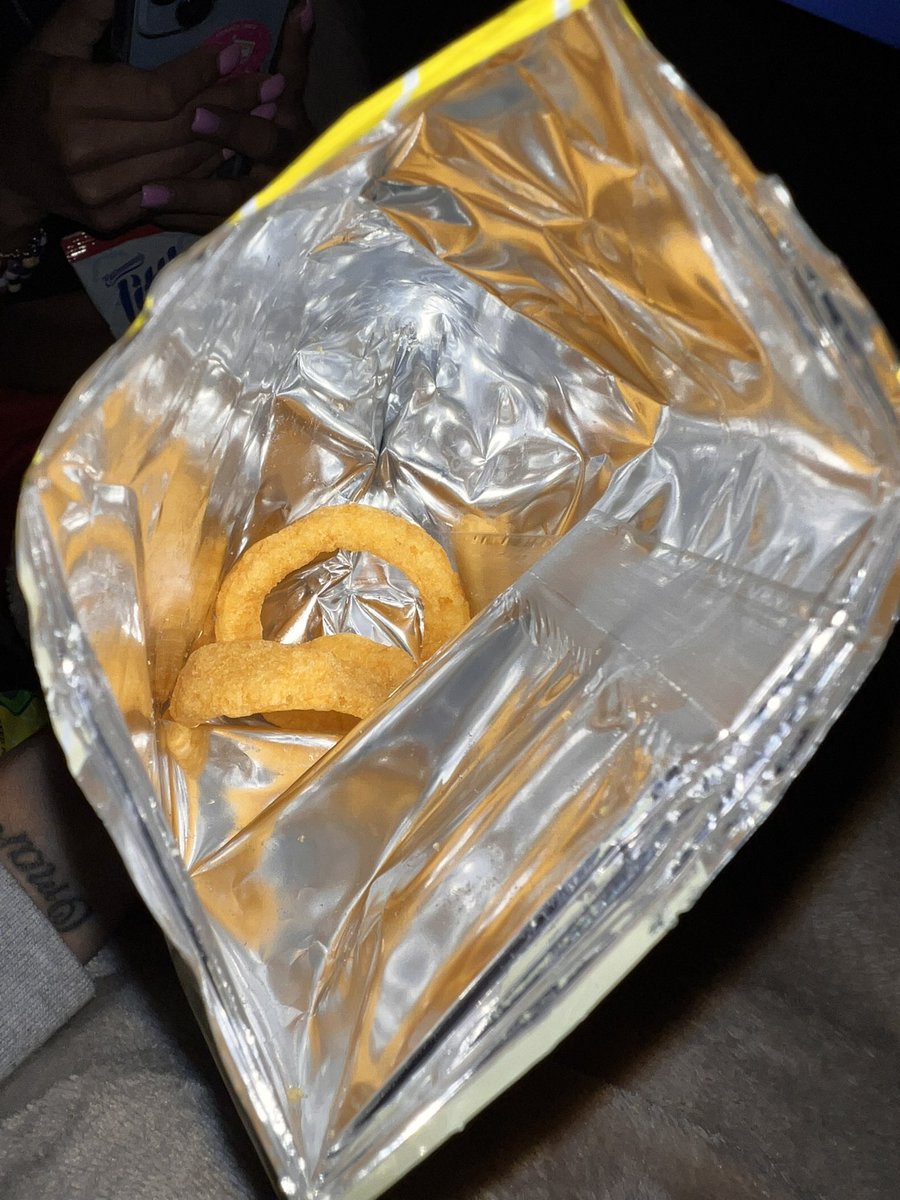 inkandsin's tweet photo. Why I opened a bag of #funyuns and there’s only two chips in here 😭😭  why y’all doing this to meeeee 😩😭💔 @TheRealFunyuns https://t.co/cFF3v3Efub