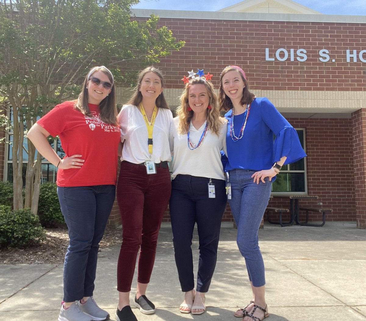 Reppin’ the #RedWhiteandBlue for #MOTMC spirit week today! Each grade level had a different color to wear ❤️🤍💙 @LoisHornsbyMS @mizz_coble @bex_souther #military #militarychild #motmc23 #wearewjcc