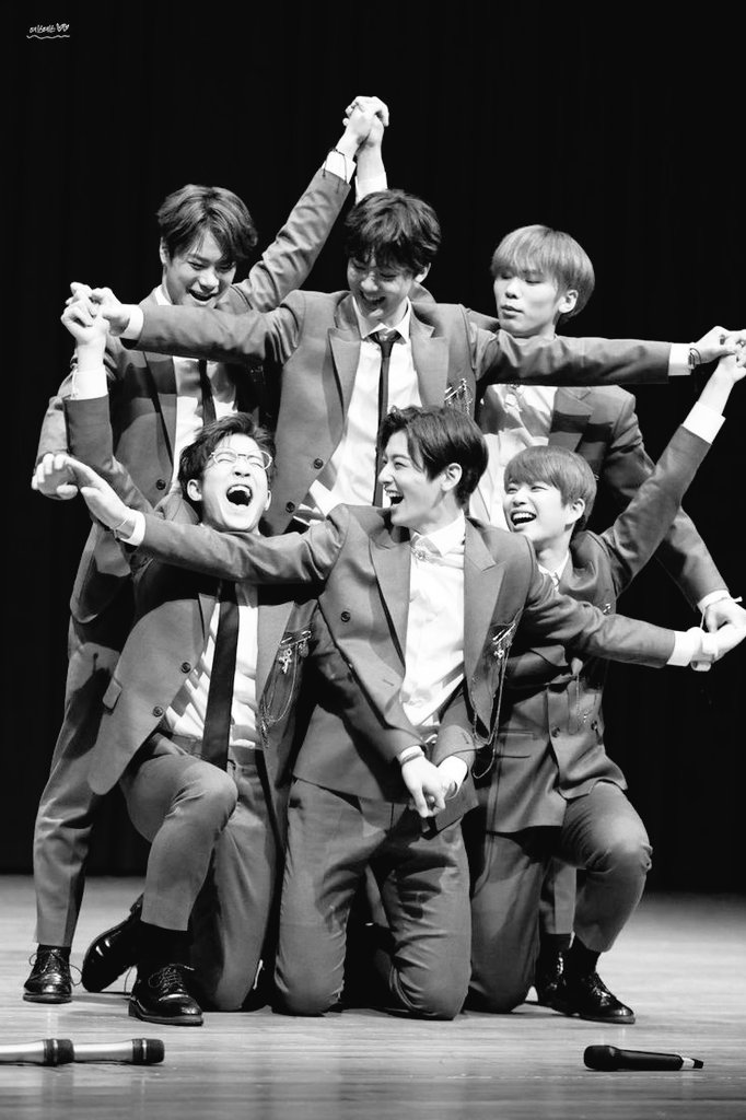 saltlightland's tweet photo. A estrela é composta por 6 partes e ela nunca vai ser incompleta
Arohas entendam! 
Astro sempre vai ser o ASTRO! 
Moonbin continua vivo em nossos corações.
Rocky continua presente mesmo afastado.
É nossa vez de iluminarmos a estrela dos nossos meninos.
Se cuidem e sejam fortes!💜 https://t.co/ROV5oFLvfD