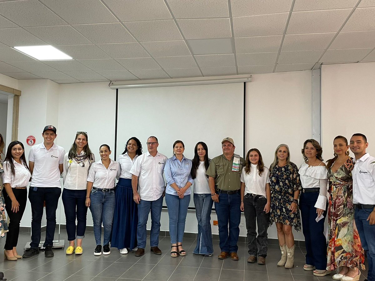 amoramartinez1's tweet photo. Hablar de ruralidad, es hablar de nuestra esencia, de los sueños y de los proyectos de las comunidades campesinas. Muchas gracias por  acompañarnos en el primer simposio de Empoderamiento Rural Femenino - Puerto Berrío. https://t.co/KCV6TEUZrs