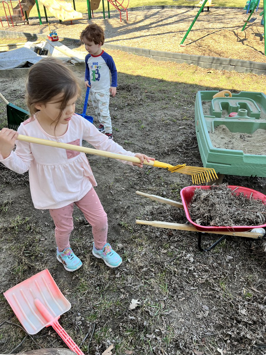 SCSVTPREK's tweet photo. Celebrating #EarthDay by cleaning up the playground and outdoor painting. #cvsdvt #scslearns https://t.co/F2V4OCPlaO
