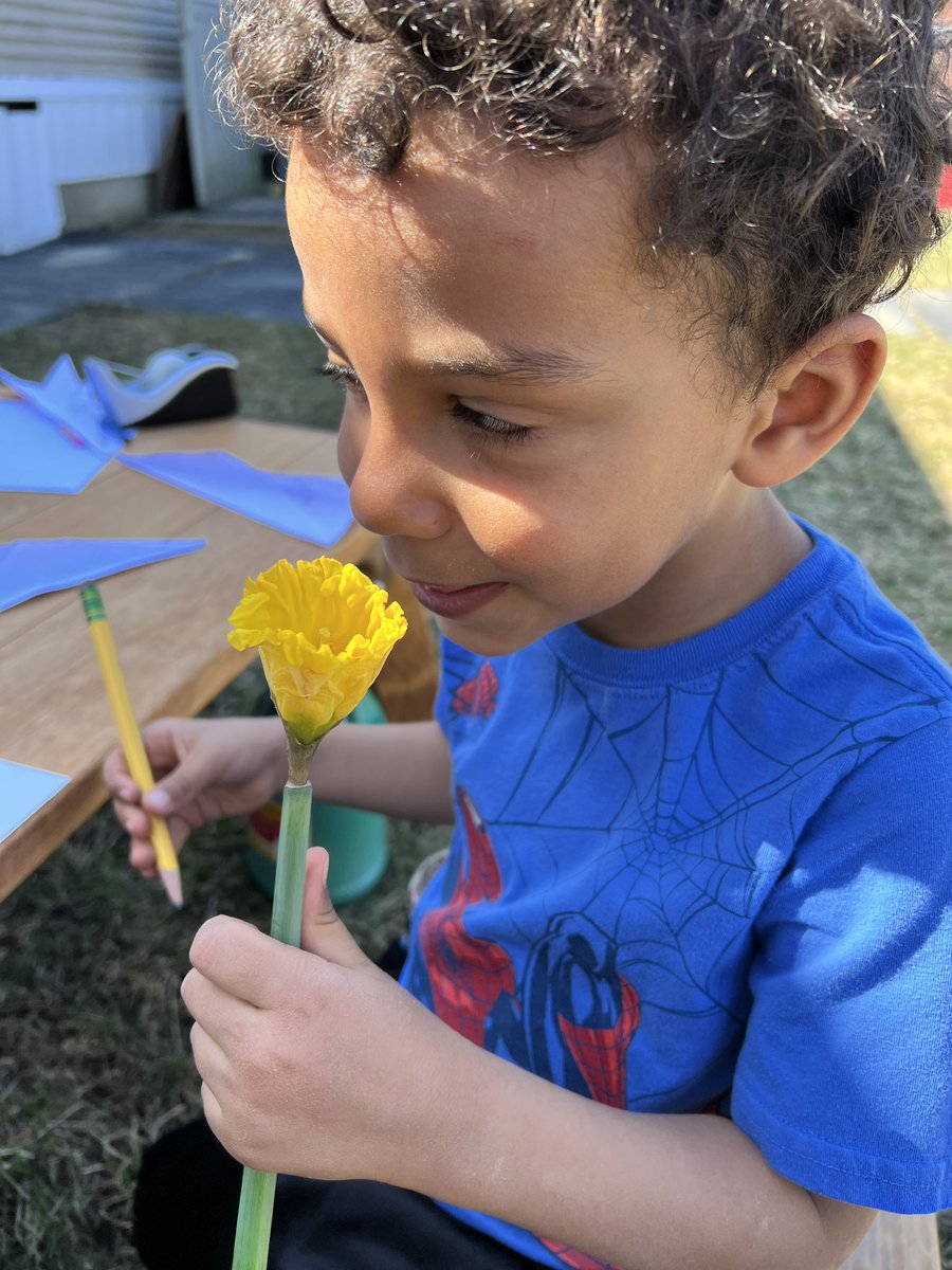 SCSVTPREK's tweet photo. Celebrating #EarthDay by cleaning up the playground and outdoor painting. #cvsdvt #scslearns https://t.co/F2V4OCPlaO