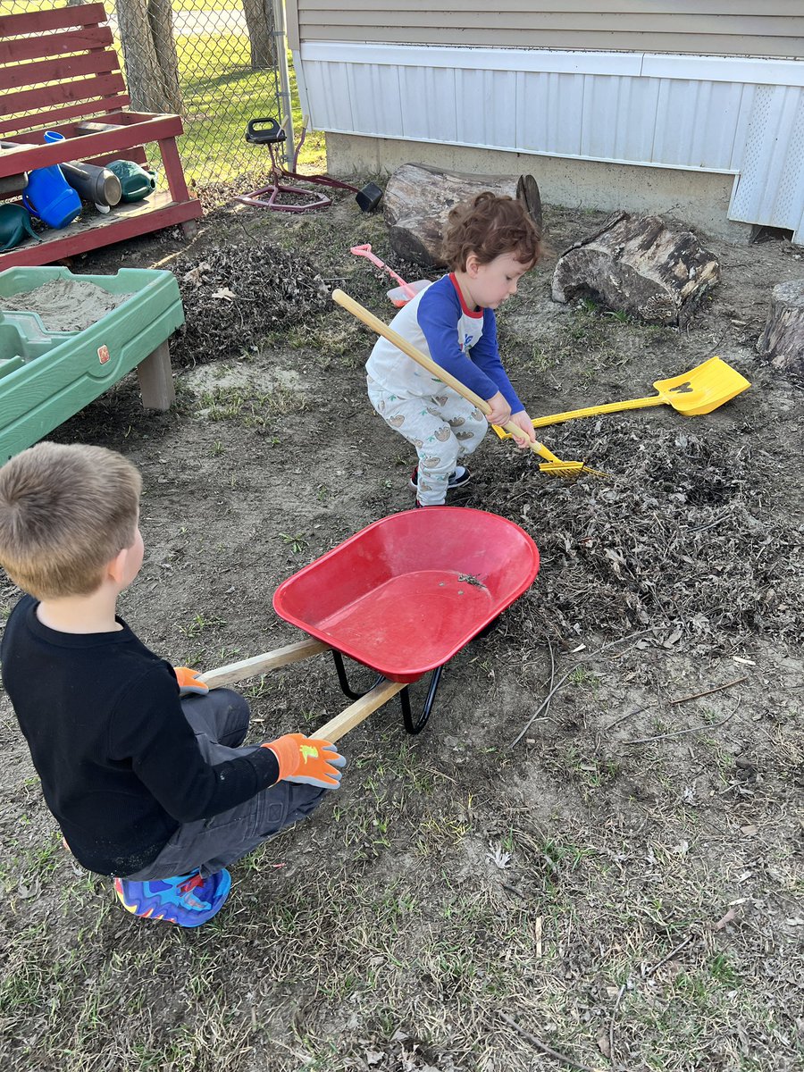 SCSVTPREK's tweet photo. Celebrating #EarthDay by cleaning up the playground and outdoor painting. #cvsdvt #scslearns https://t.co/F2V4OCPlaO
