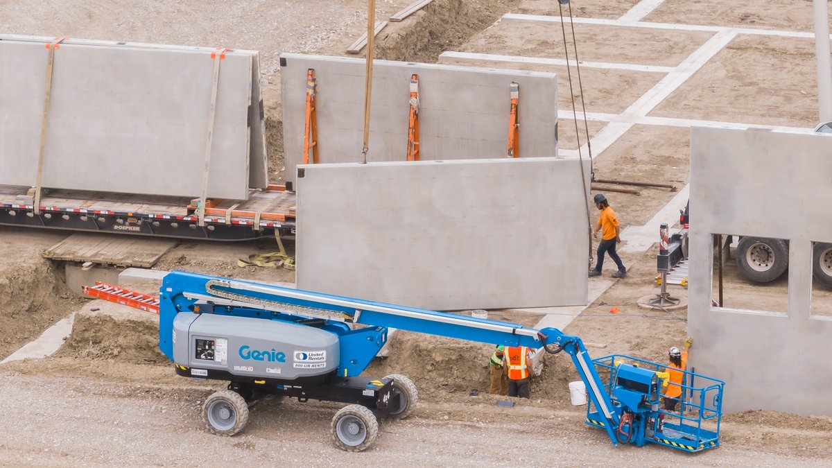 WestcoLtd's tweet photo. It’s always rewarding to see precast go up! 😍

#buildingalberta #albertaconstruction #westcoconstruction #designbuild #yqlconstruction #precastconcrete https://t.co/s0RUs6IzJC