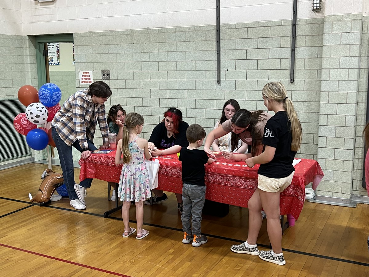 SpartanSchools's tweet photo. What a great night at Spring Hill with so many incoming Kindergarten students! If you were not able to make it tonight, you can still register at https://t.co/6fRXHdSSbO https://t.co/1LBnMw1VYA