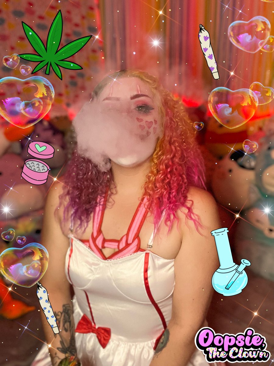 OopsieTheClown's tweet photo. would you hotbox the clown car with me? 🍃🚗🍃 https://t.co/QfMhamH7R0