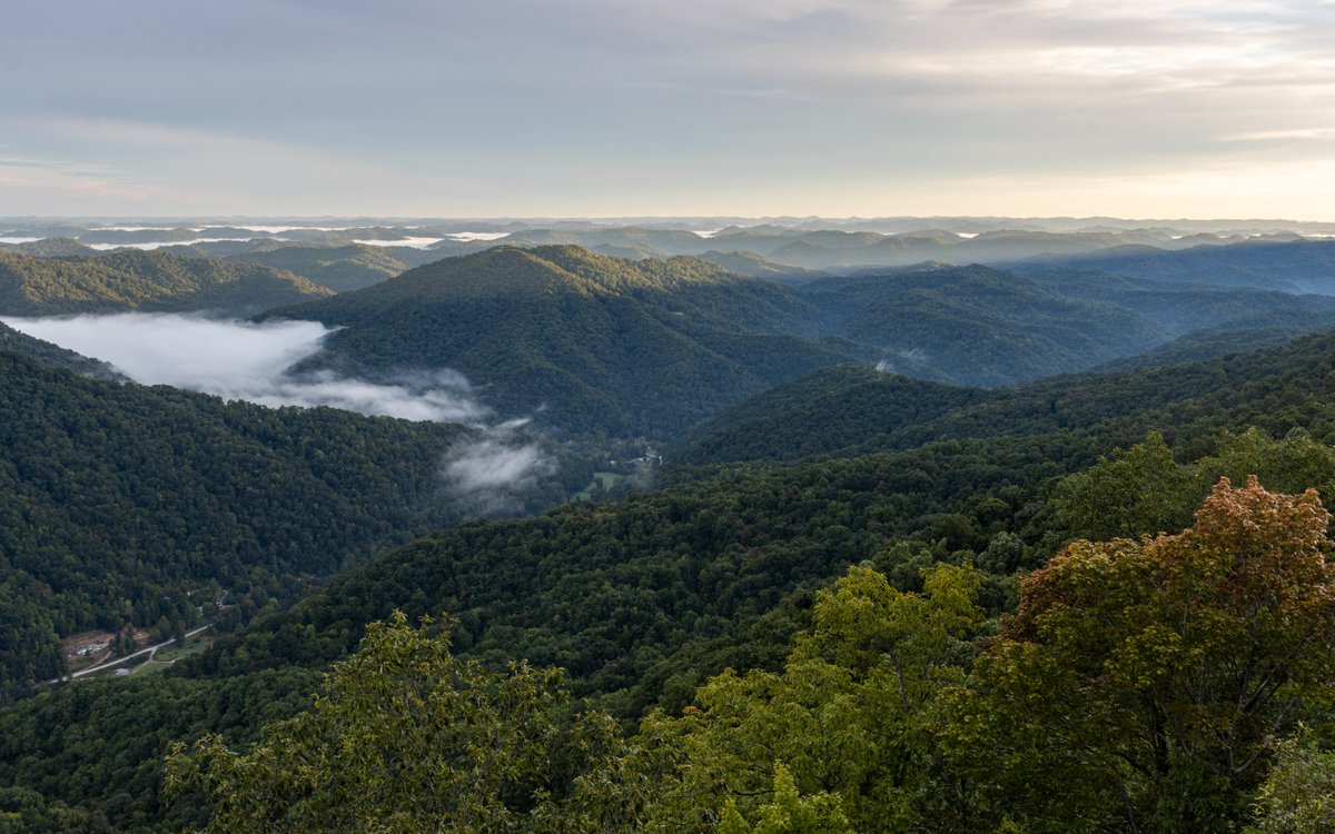 CrisRitchiePics's tweet image. As Eastern Kentucky turns toward the sun's light.