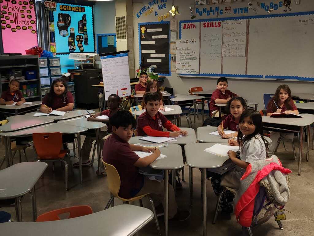 CriddleMon11422's tweet photo. Last day of tutoring...finishing strong. https://t.co/lFg2eXT4f6