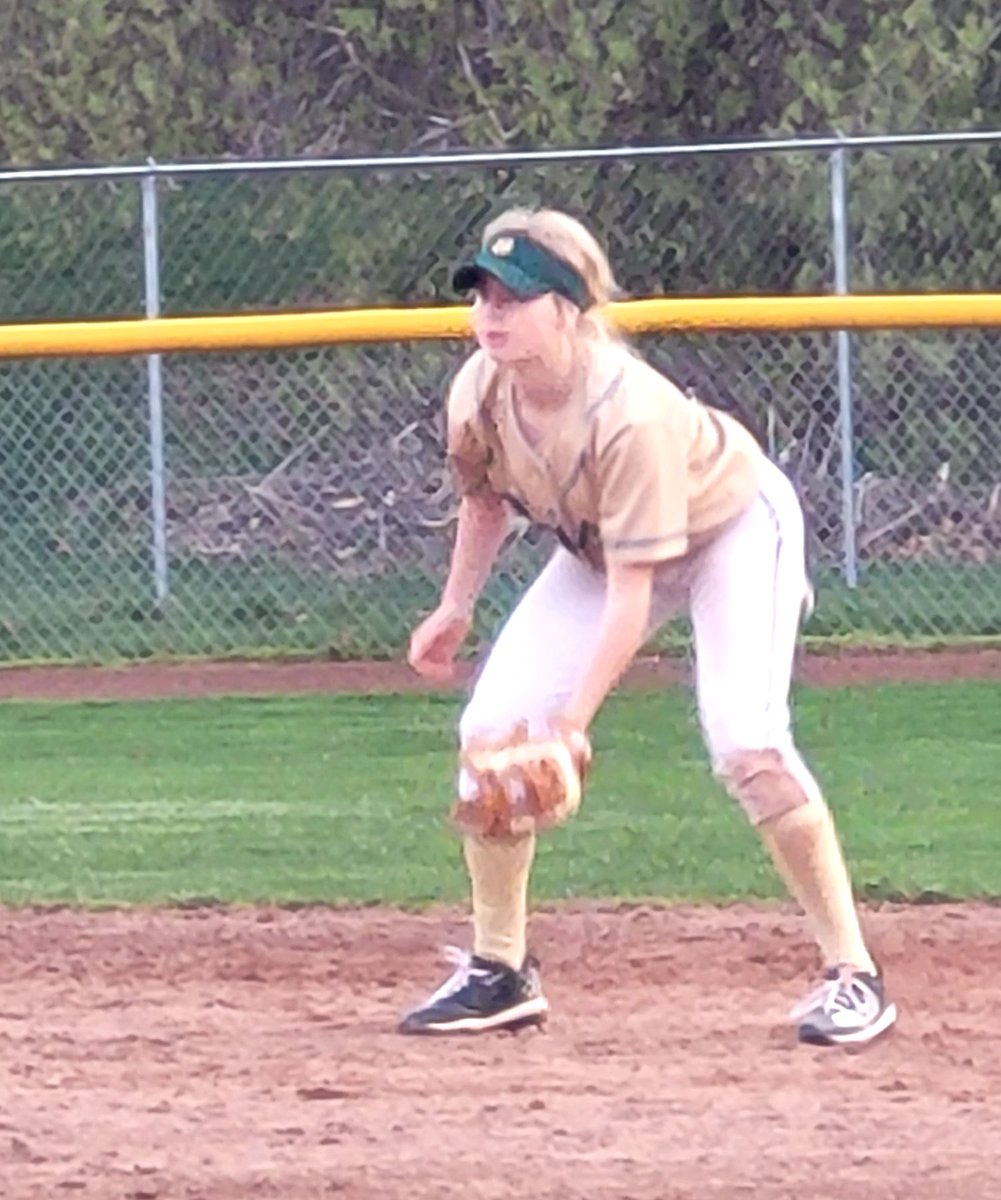 NDSoftball17's tweet photo. Irish use strong opening and closing innings to take a  DH from Rochester.  Simmonds &amp;  Wachowiak go yard in the opener for the 2nd straight game, they each pick up the W in the circle. Freshman Hartmann hits her 1st career HR. https://t.co/oh0Hsu8RrE