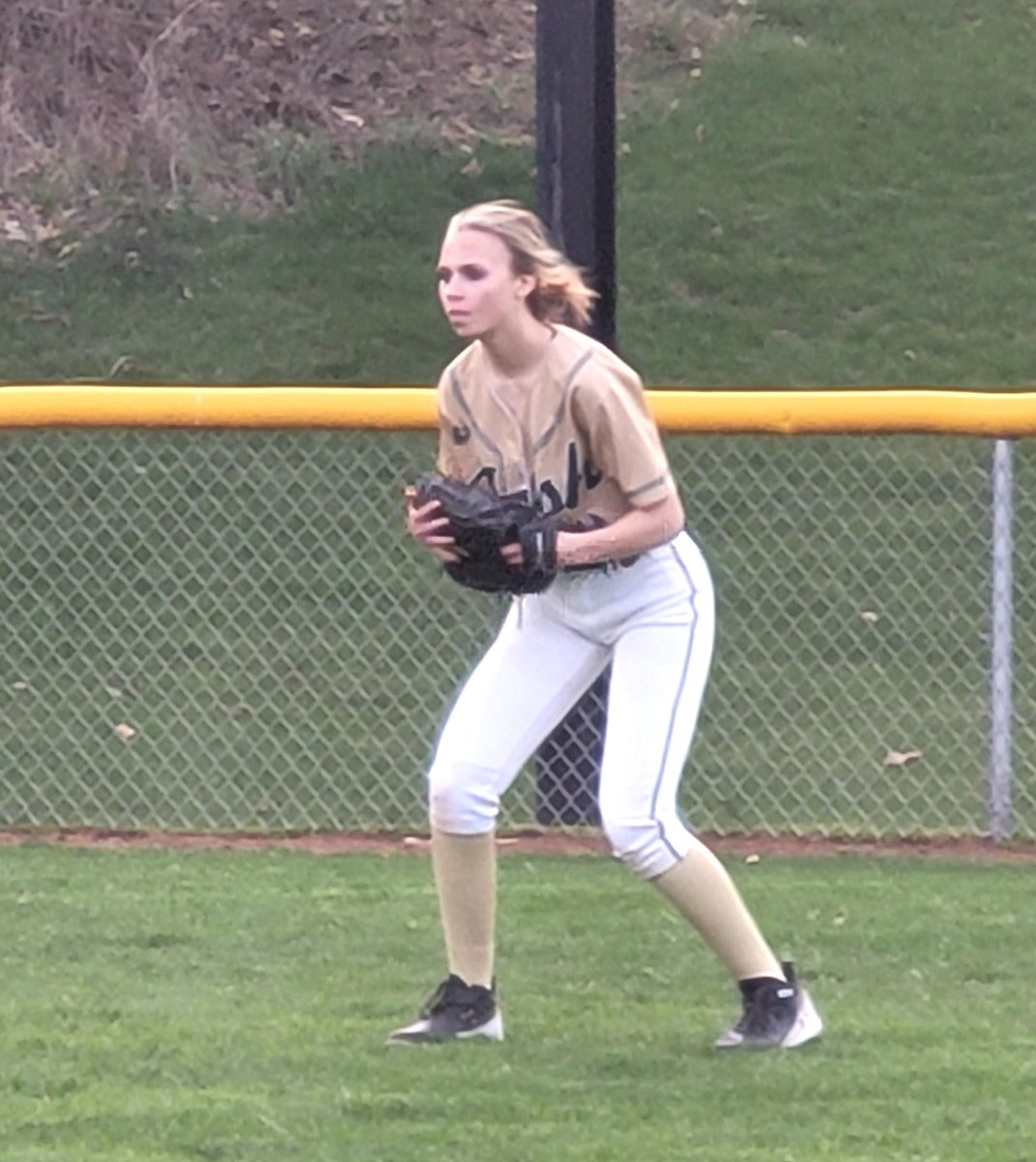 Irish use strong opening and closing innings to take a  DH from Rochester.  Simmonds &amp;  Wachowiak go yard in the opener for the 2nd straight game, they each pick up the W in the circle. Freshman Hartmann hits her 1st career HR.
