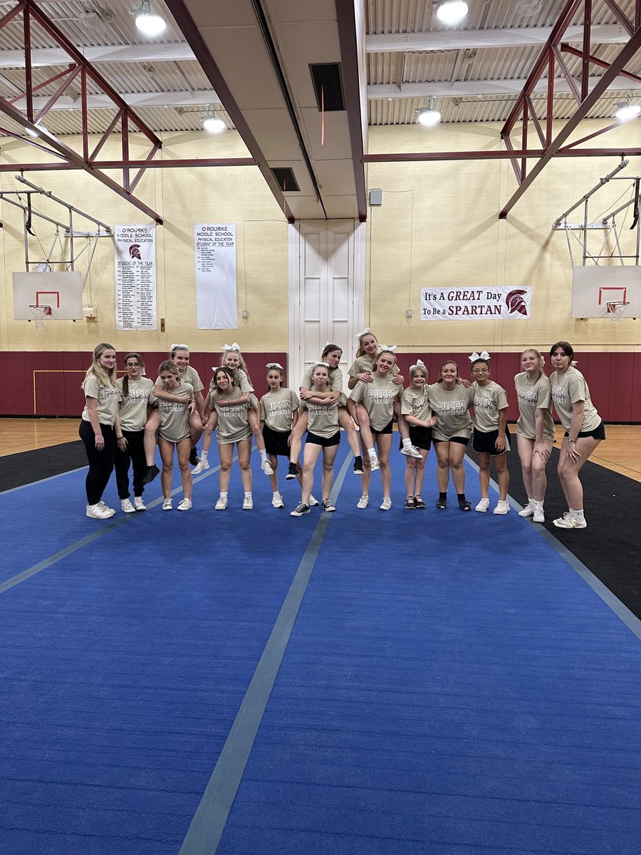 BhblCheer's tweet photo. A big shout out to our middle school kids who came out for our cheer clinic and to our high school cheerleaders and coaches who assisted these last 3 days!! Great job to all!! https://t.co/tHvHUb3BTw