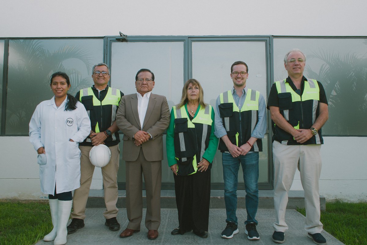 Pude conocer distintas plantas que generan grandes puestos de trabajo, en sectores como agroindustria y logística. Debemos remover barreras al comercio, bajo modelos de zonas francas que funcionen adecuadamente, para poder impulsar el desarrollo económico del país 🙌🏼🇵🇪 (2/2)