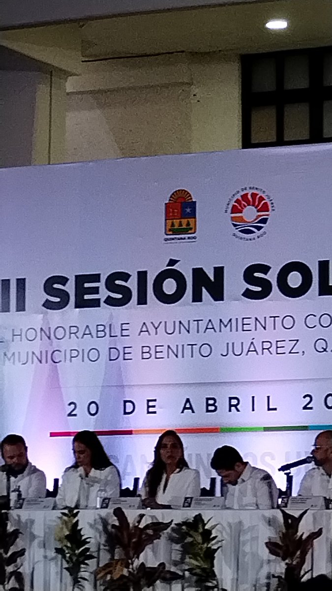 #Cancún53Años  #VIISesiónSolemne del <a href="/AytoCancun/">Ayto Benito Juárez</a> la C. Margarita Ofelia Álvarez Cantarell  recibe la Medalla #SigfridoPazParedes   al Mérito Ciudadano ante los Poderes del Estado. Reconoce el apoyo retroactivo a <a href="/MaraLezama/">Mara Lezama</a>. <a href="/anapatyp/">Ana Patricia Peralta</a> destaca la identidad que nos ennorgullese.