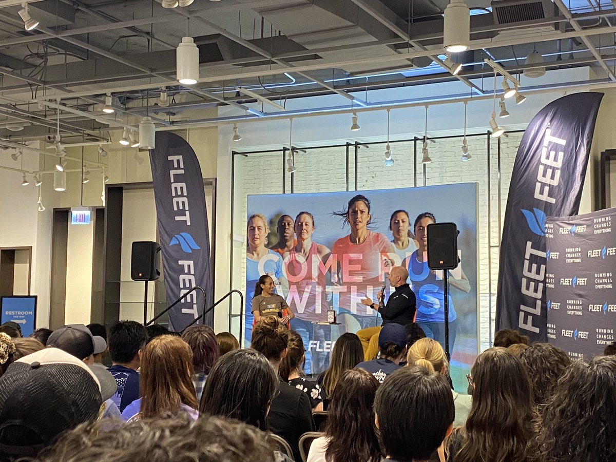 LisaSolvberg's tweet photo. ‘Whether it’s you, me, Kipchoge - we’re all doing the same thing. Right foot, left foot. We’re both choosing to run.’ @des_linden on point! https://t.co/ln9Nx6Eah3