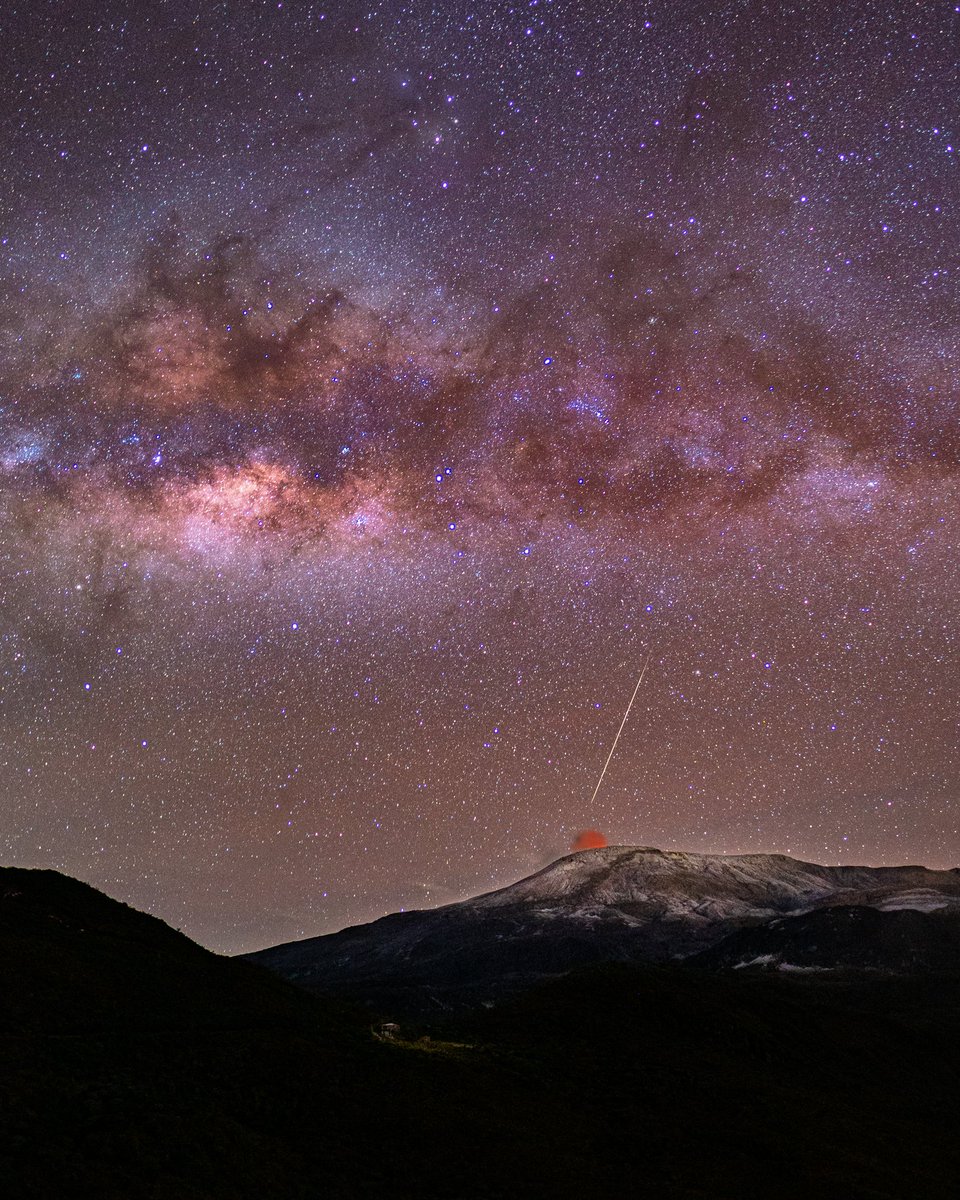 foto_sintesiss's tweet photo. @sgcol Y así se ve la fotografía en el mismo momento 📷🌋☄️🇨🇴 https://t.co/zUmyDmbb2Q