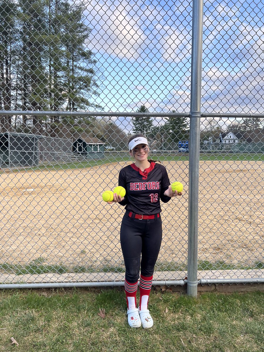 CrushGoldNH's tweet photo. Bedford HS senior (and @STAHawksSB commit) @DuquetteCaitlyn went 4-4 with 7 RBI, 5 R, 1 BB and 3 OTF 💣s vs. Dover HS. Not a bad Tuesday 🤙.

#PCNH x #CrushingIt https://t.co/sKb63xN3ot