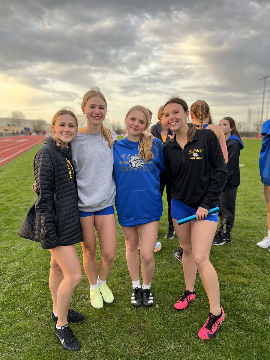 AldenTrack's tweet photo. Our Girls 4x400 Relay took first tonight at their 2nd dual meet this season! 🏃‍♀️
Great Job Bulldogs! https://t.co/pR458g2rur