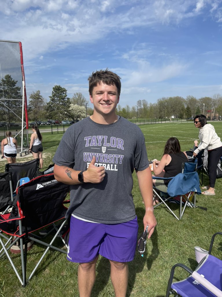 TaylorXCTF's tweet photo. ‼️School Record Alert‼️
Liam Hesting throws a new school record of 56.94m and hits 🅰️ standard in the men’s Hammer Throw! Additionally Liam throws a 53.20m hitting 🅰️ standard in the men’s Discuss as well! https://t.co/8WlKTaXioh