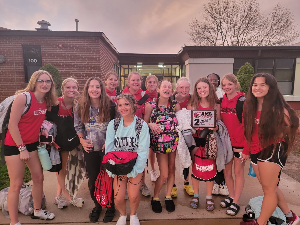 Woot333's tweet photo. Nice job ladies! 2nd place overall at rhe Alton Invitational! We even missed the rain π§
#runtitansrun #throwersgonnathrow https://t.co/btOWwCzAv7