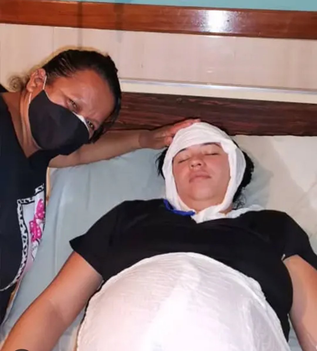 manuelita1504's tweet photo. #20Abr
SE CUMPLE 1 AÑO EN ESPERA DE
#SentenciaFIRME
Caso Giannelly Pirrongelli
La defensa del #Femicida #RobertTerán al #Recursar a la #CorteDeApelaciones aspira a que se repita el #Juicio; que los testigos y expertos "NO" puedan acudir a las audiencias
#JusticiaParaGinaYSuBebé https://t.co/raQtbLaInb