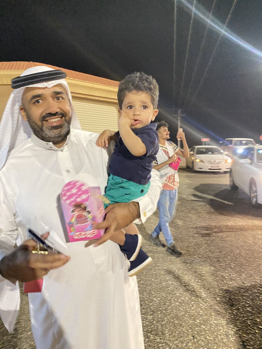 shababnbha1's tweet photo. 🎥 "ضمن مبادرة 
#أمير_منطقة_القصيم لفعاليات عيد
النبهانية ١٤٤٤هـ شكراً
لسعادة محافظ النبهانية 
لسعادة رئيس بلدية محافظة النبهانية 
لسعادة مدير شرطة محافظة النبهانية 
على دعمكم ومساندتكم
#للجنة_شباب_النبهانية اثناء توزيع عيدية🎁للأطفال في أحياء النبهانية. https://t.co/9XgwCRSGAH