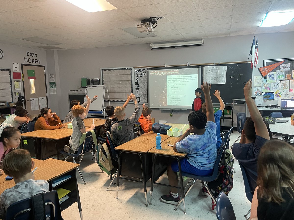 NicolePierro6's tweet photo. If a student can TEACH it they UNDERSTAND it! I love sitting back and letting them take the lead. #WES ✨ https://t.co/1t18aUzvPh
