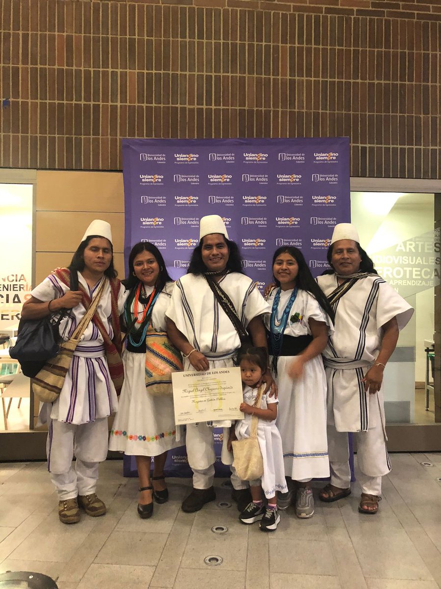 La organización <a href="/CArhuacoMagdale/">Cabildo Arhuaco Magdalena - Guajira Sierra Nevada</a> d la SNSM extiende profundo agradecimiento a la <a href="/GobiernoUAndes/">Escuela de Gobierno de la Universidad de los Andes</a> <a href="/Uniandes/">Uniandes</a> por formar liderazgos, siendo esta vez <a href="/dodoringumu/">Dodoringumu Miguel Chaparro SNSM</a> el primer Arhuaco en graduarse en Maestría de Gestión publica. Todos por un propósito. <a href="/agaviriau/">Alejandro Gaviria</a>