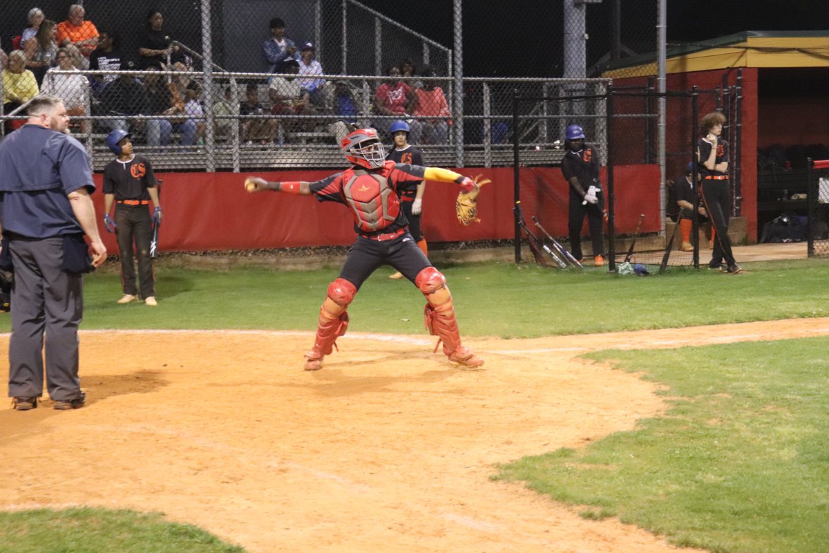 This is IT! The last inning‼️

LSU commit and our senior sensation, Mike, is in at catcher 

Glads: 17 
Jags: 10 

#goglads #gladsbaseball