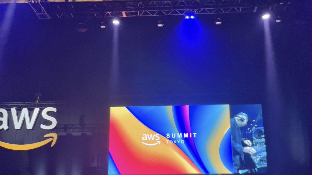 yuchiki1000yen's tweet image. #awssummit2023 #AWSSummitTokyo  #AWSSummit 

来週Japan JAMっていう音楽イベント行くんだけど、今週のAWS Summit Tokyo も音楽イベントだった説でてきたな
(めちゃかっこいい)